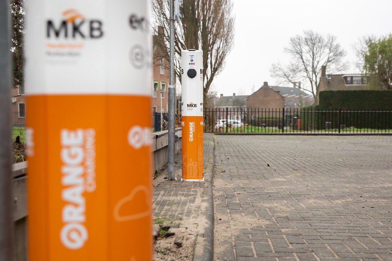 MKB Rotterdam laadpalen Orange charging