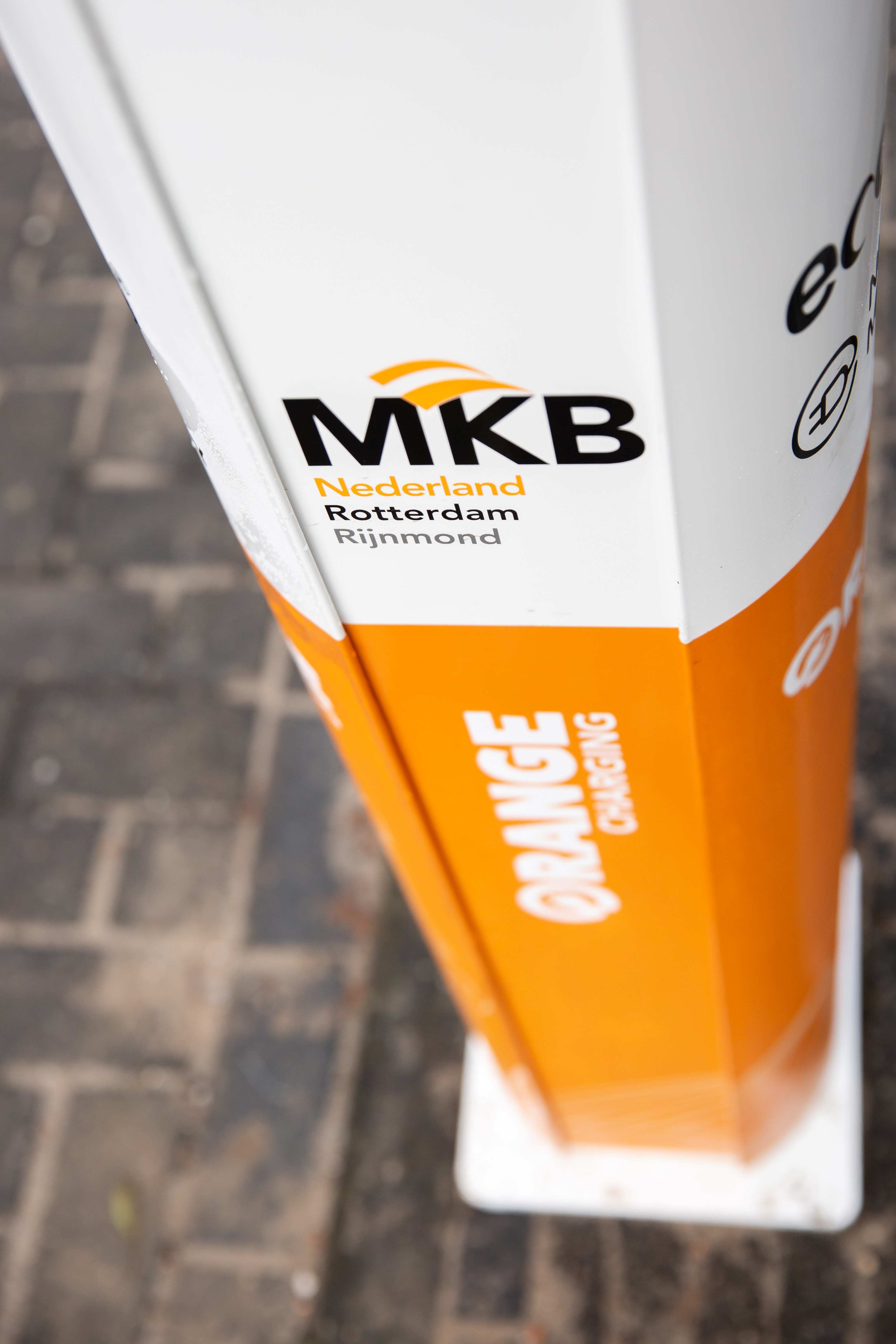 MKB Rotterdam laadpalen Orange charging