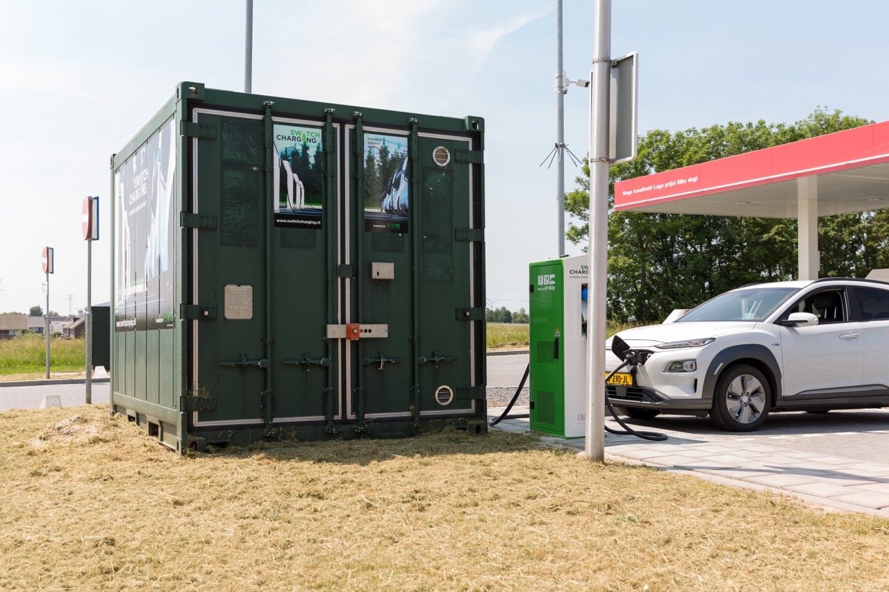 Switch charging-laadpaal-standdaarbuiten-sakkotankstation