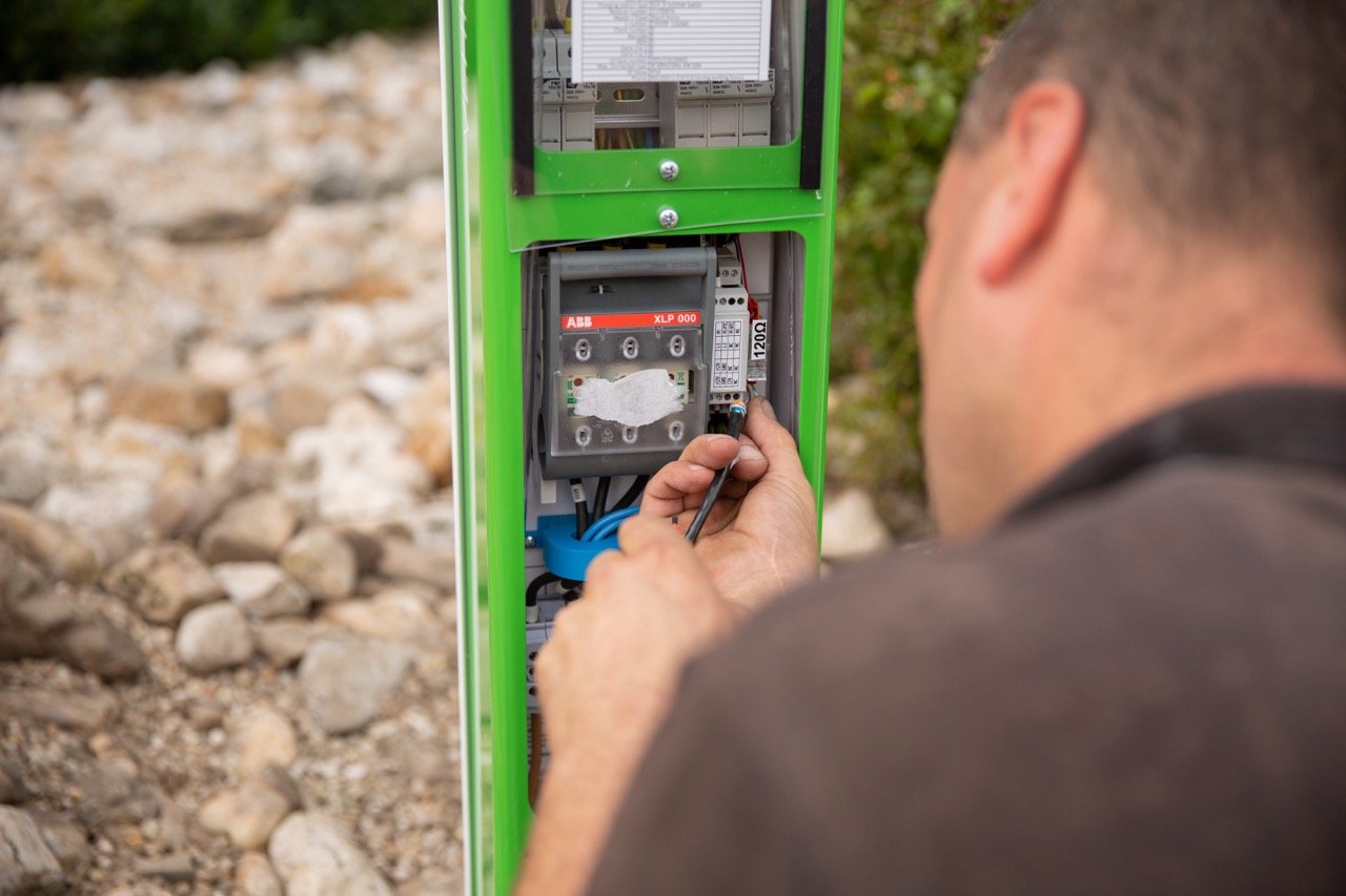 installatie ecotap laadpalen gecomprimeerd