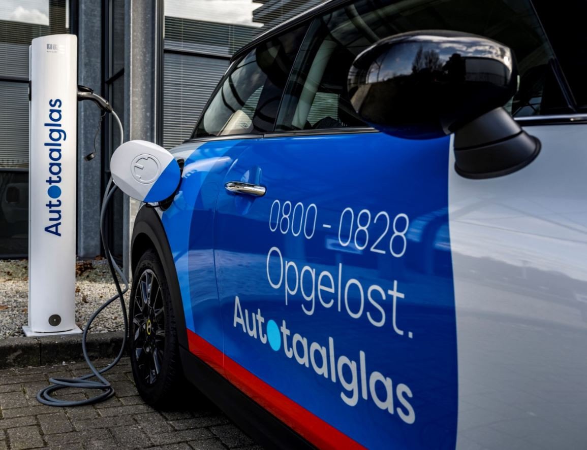 autotaalglas charging station 