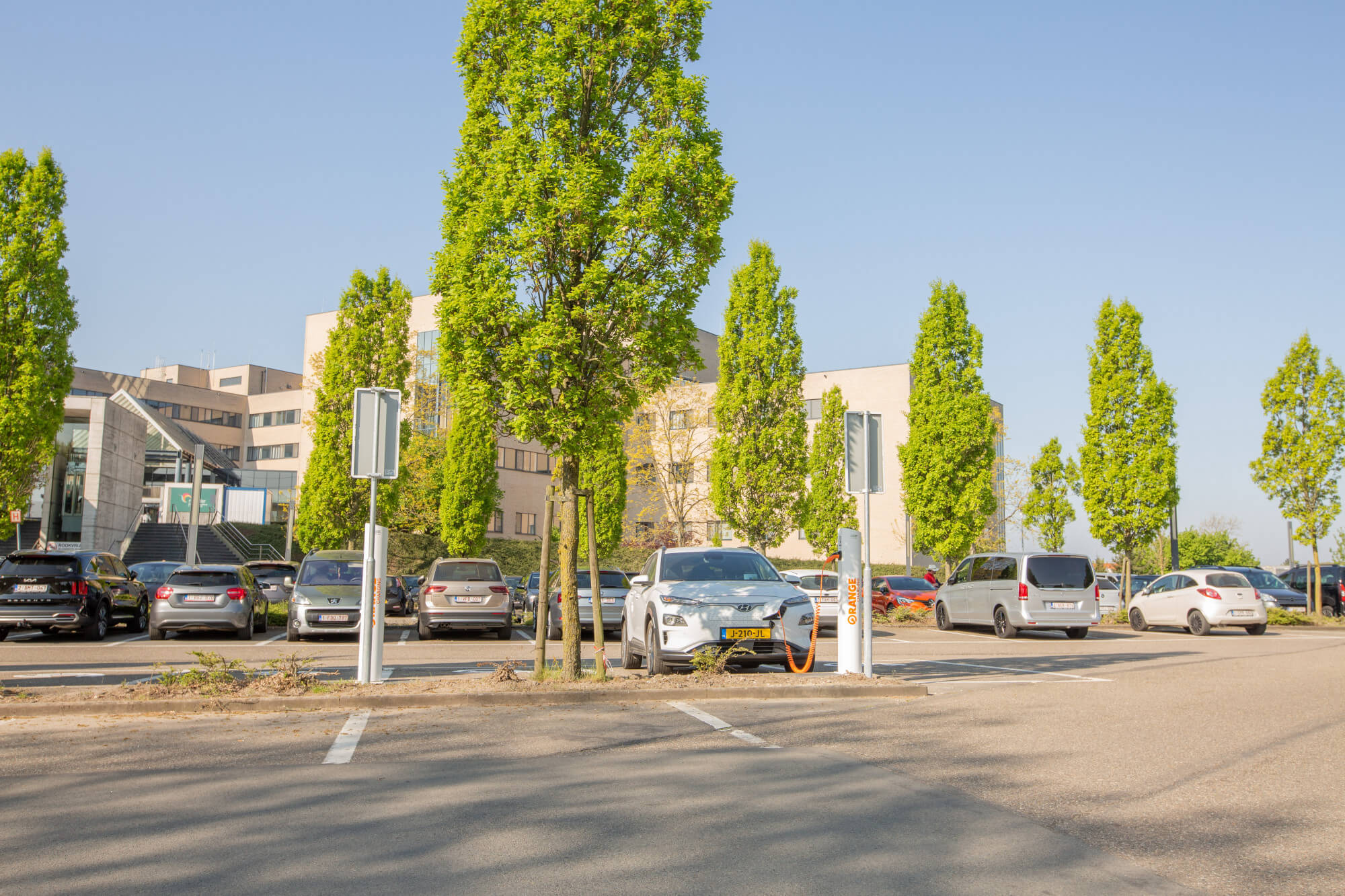 orange-charging-charging-solutions-at-noorderhart-mariaziekenhuis